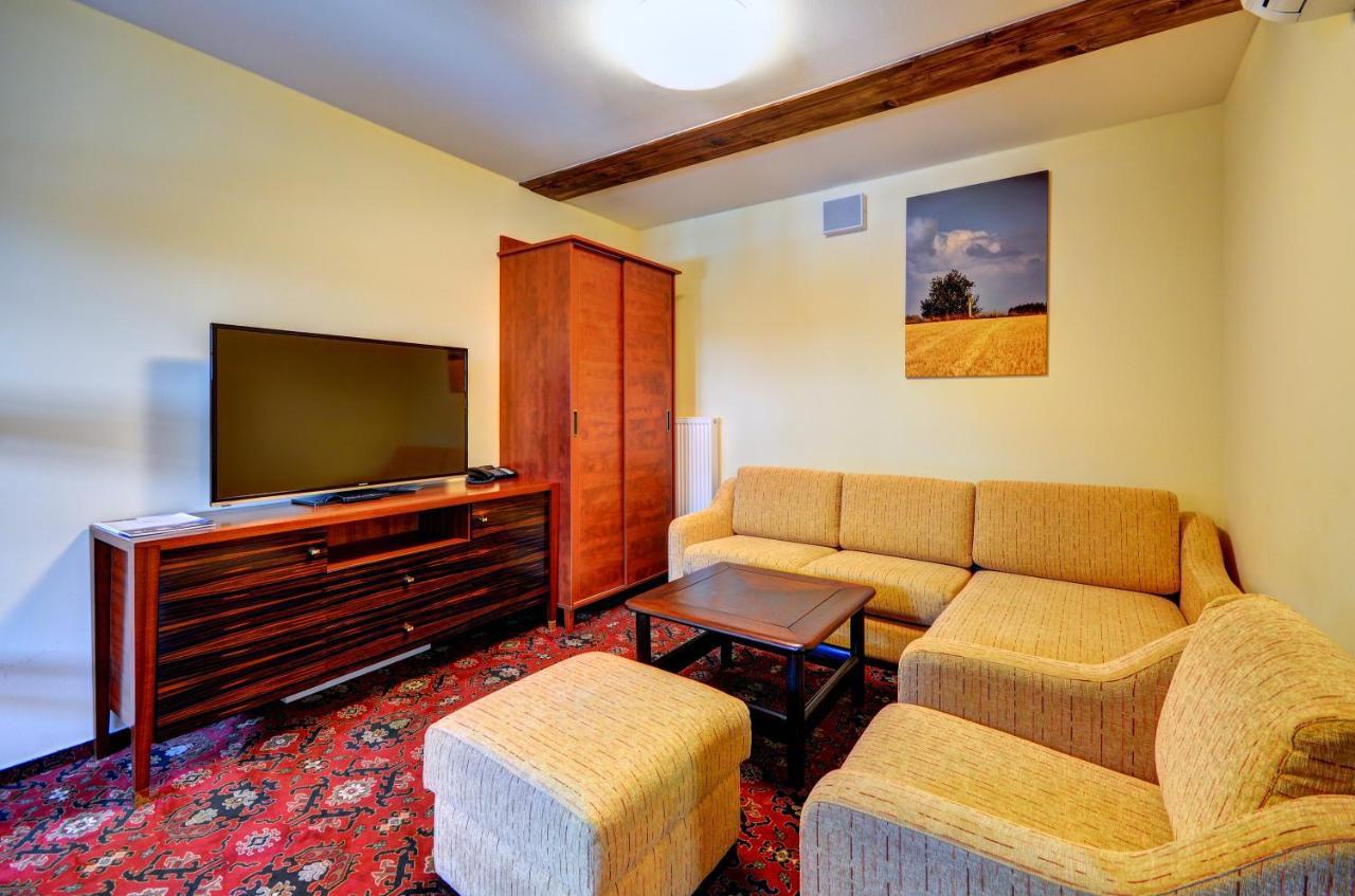Hotel Zamek Valec Vladislav Εξωτερικό φωτογραφία