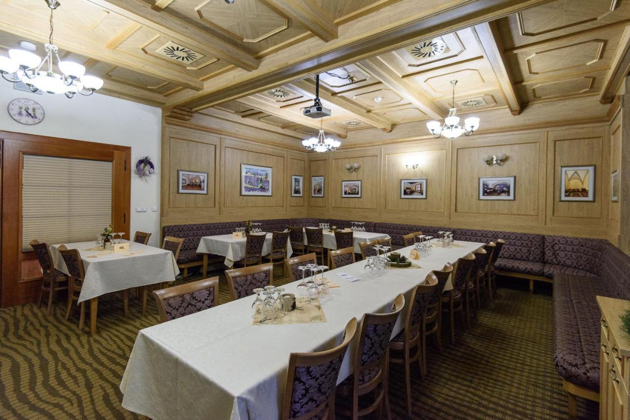 Hotel Zamek Valec Vladislav Εξωτερικό φωτογραφία